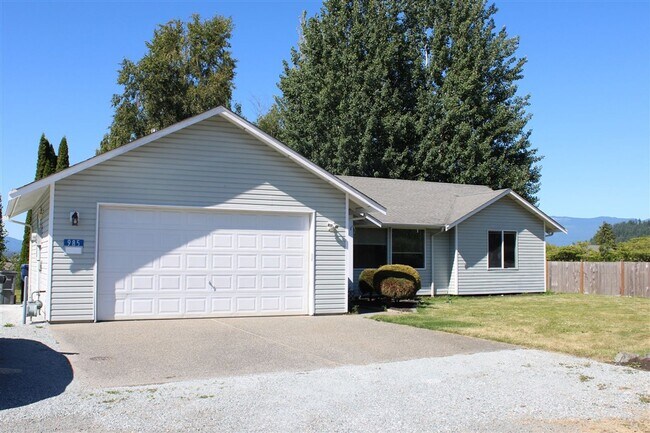 Building Photo - 3 Bedroom, 2 Bathroom House in Burlington!