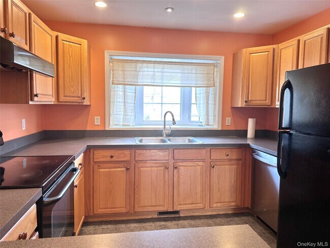 Building Photo - 4806 Ridgecrest Dr