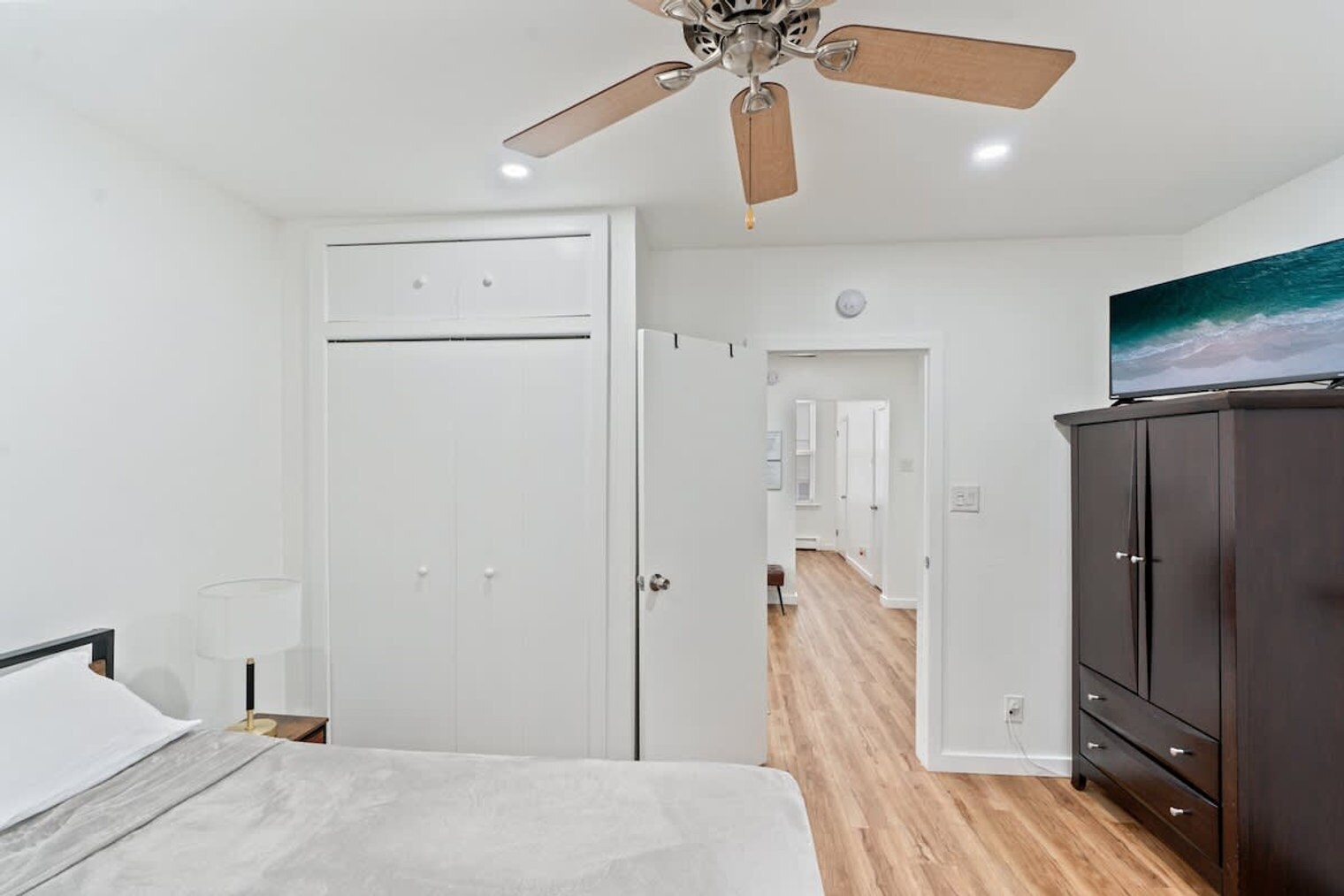 Building Photo - 1622 Union Turnpike