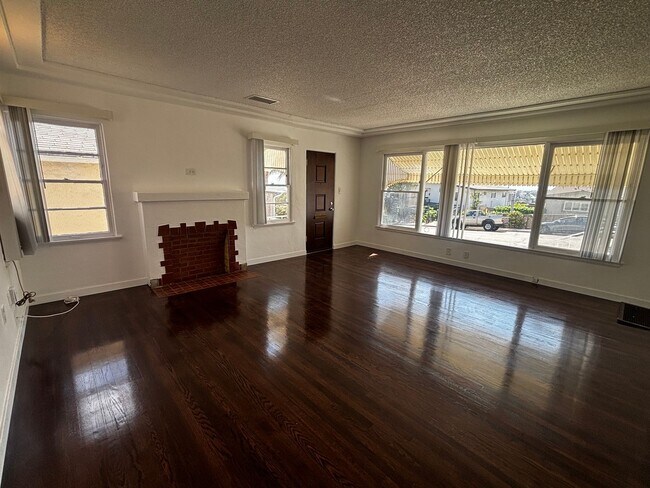 Building Photo - 3689 Moultrie Ave