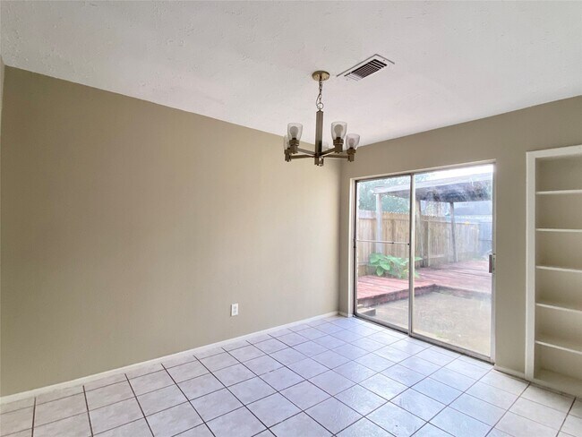 Building Photo - 3123 Sam Houston Dr