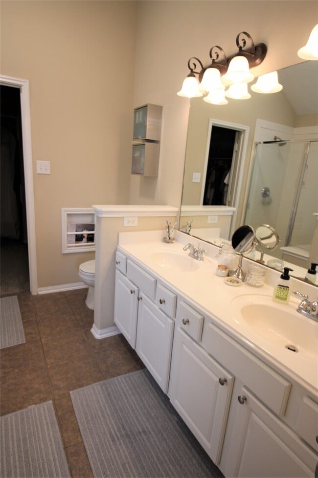 Building Photo - 2409 Avalon Trace Ln