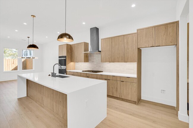 Building Photo - 1711 Nomas St