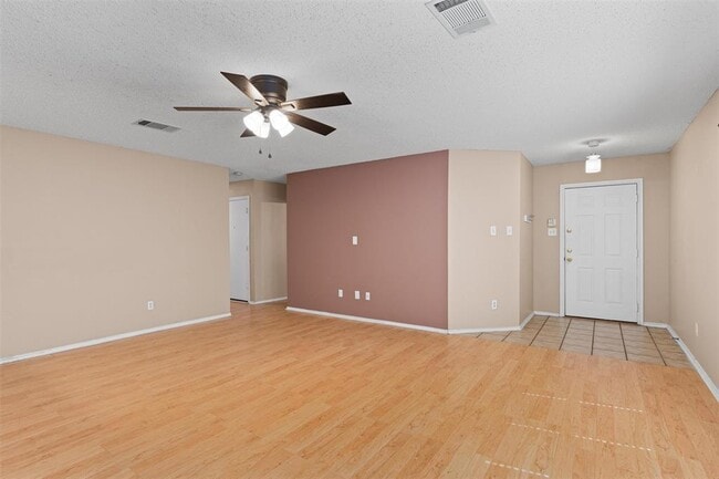 Building Photo - 1353 Lakeside Loop