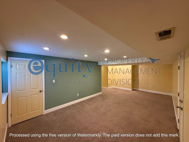 Building Photo - 2027 Kramer Dr