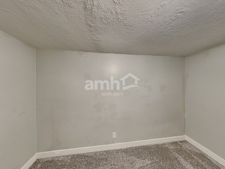 Building Photo - 86 N 360 W