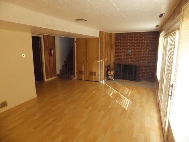 Building Photo - 1702 Edgar St