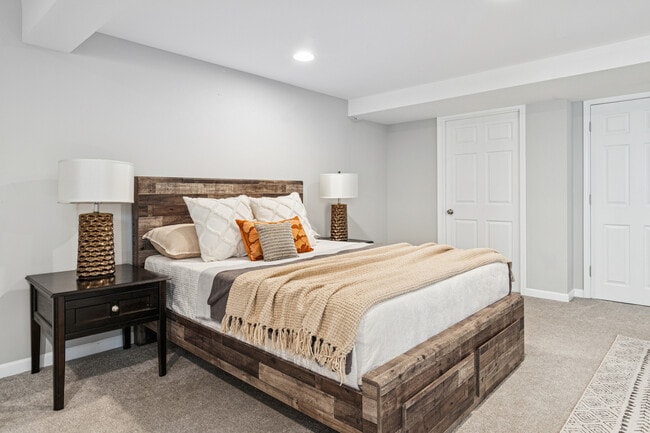 Building Photo - 34W685 Roosevelt Ave