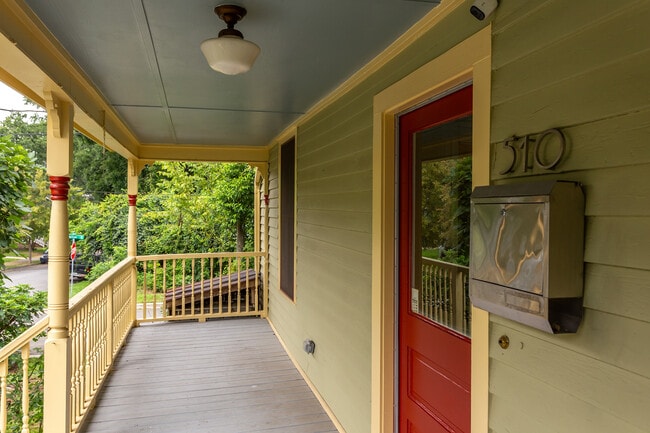 Building Photo - 510 Oakwood Ave