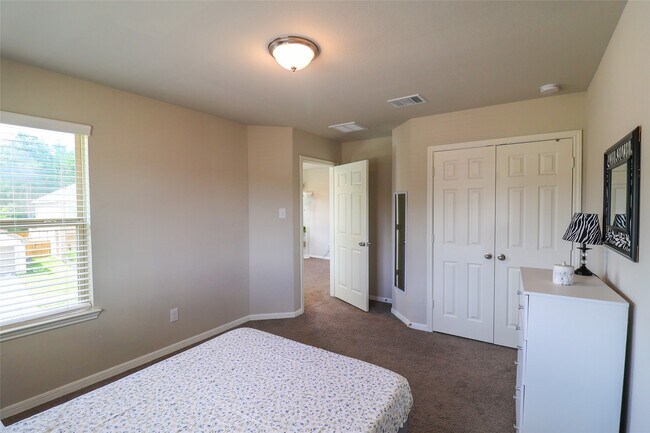 Building Photo - 27035 Badger Way