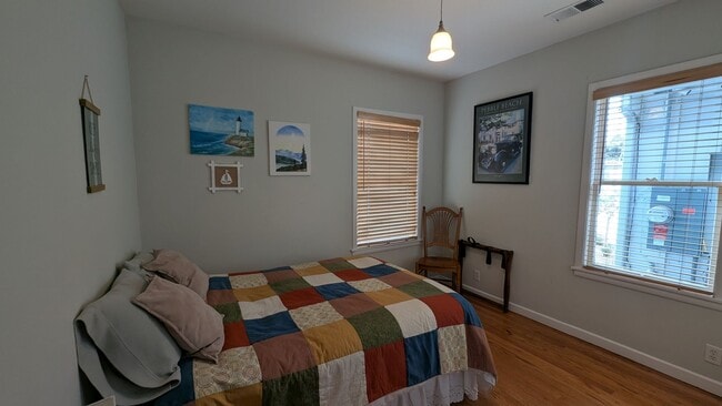 Building Photo - Quaint Historical Home near Downtown Pacif...