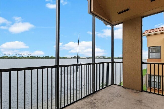 Building Photo - 15569 Miami Lakeway N