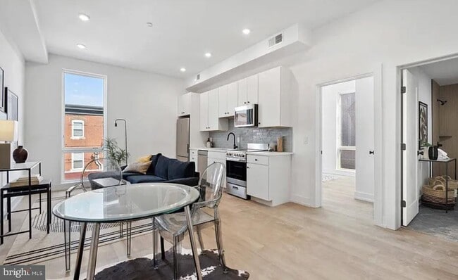 Building Photo - 337 Richmond St