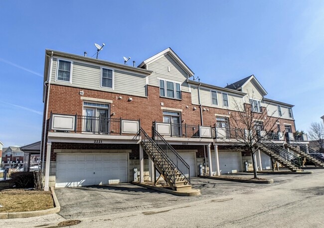 Building Photo - 2221 S Crambourne Way