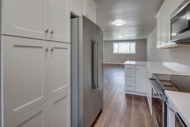 Building Photo - 405 Figuers Dr