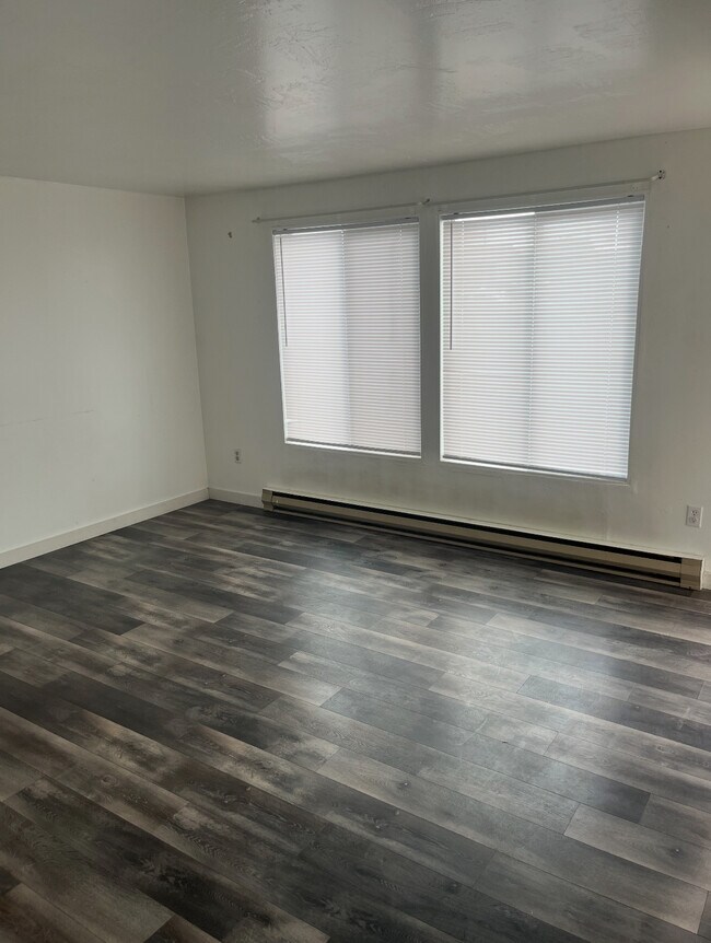 Building Photo - Vernal 4 Plex