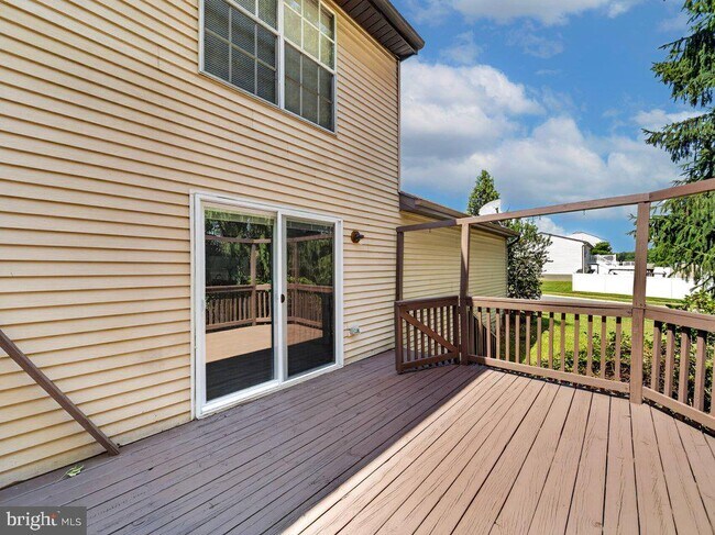 Building Photo - 801 High Plain Dr