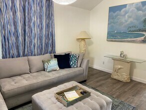 Building Photo - Sunset Lakes