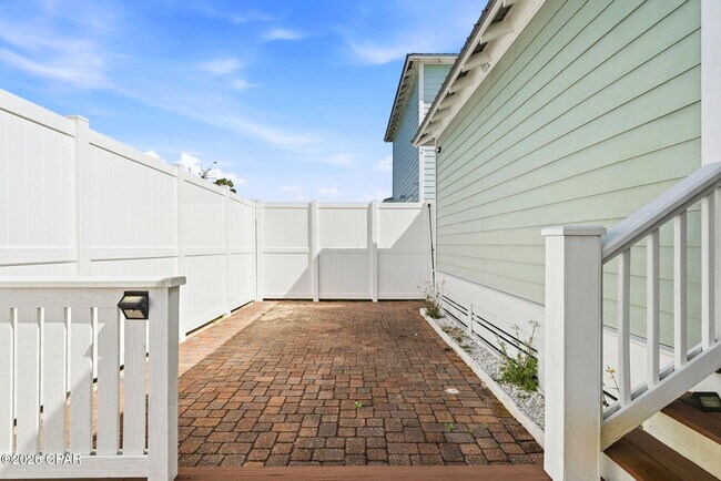 Building Photo - 415 Paradise Blvd