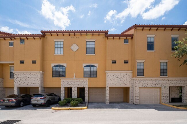Building Photo - Nice 3/2.5 Townhouse with 2-Car Garage in ...