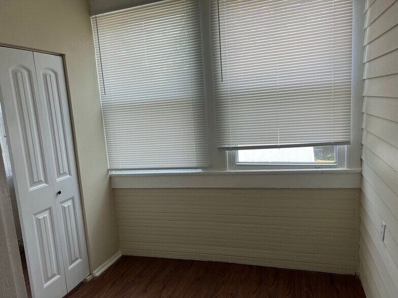 Building Photo - 4411 Cleveland Ave