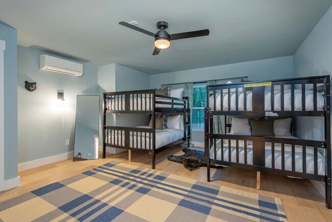 Building Photo - 41 Little Forest Dr