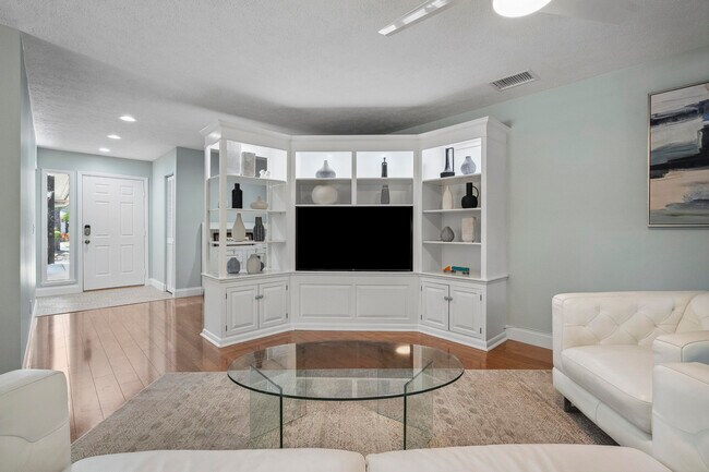 Building Photo - 5300 SE Schooner Oaks Way