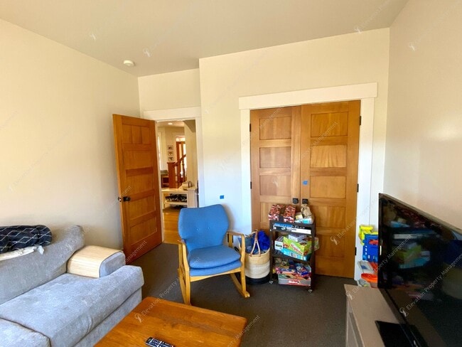 Building Photo - Unfurnished 4BR - 2.5BA NWX Corner Lot Pri...