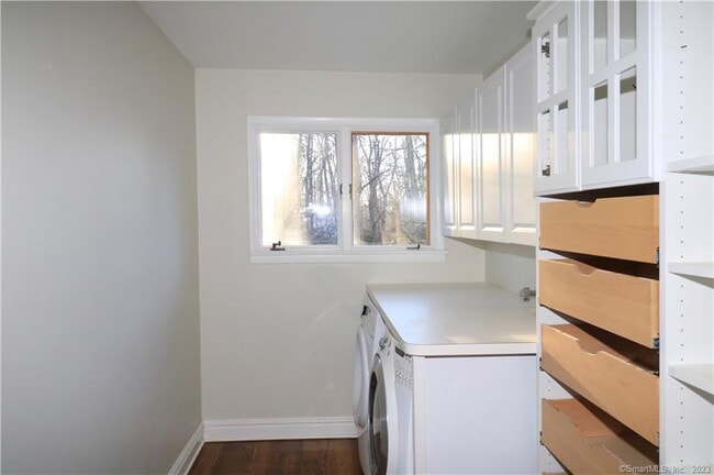 Building Photo - 950 Rock Rimmon Rd