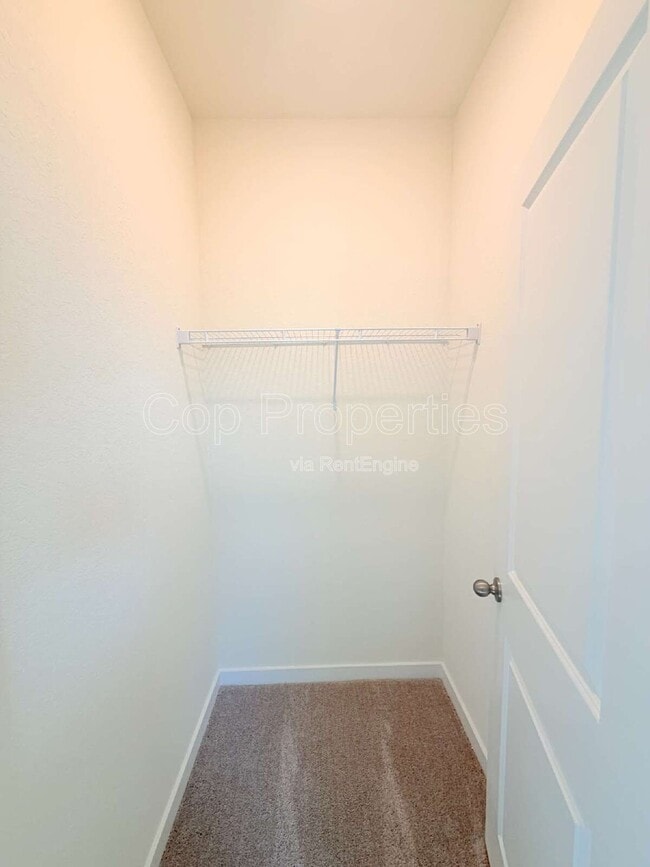 Building Photo - 10219 Pine River Dr