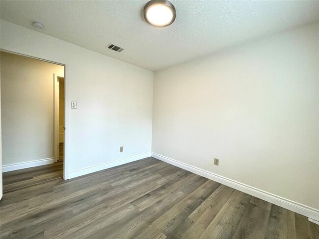 Building Photo - 1729 Cricket Hollow Dr
