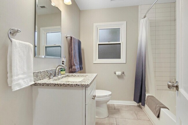 Building Photo - 1532 North Ave