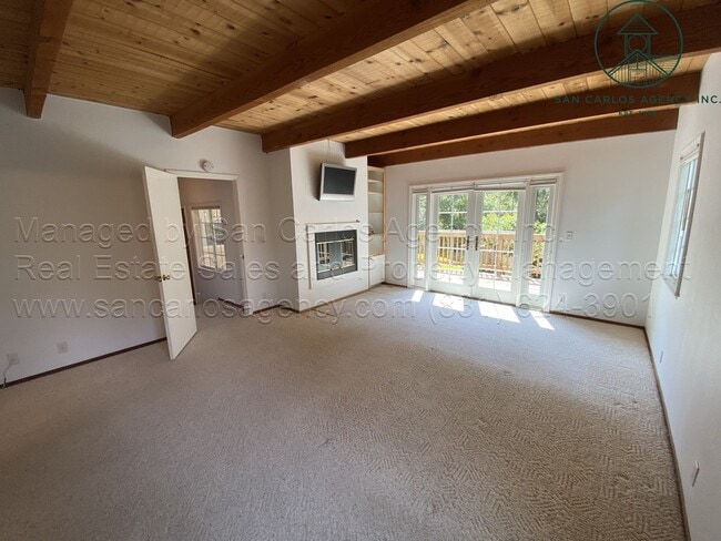 Building Photo - Spacious Three Bedroom Home in Carmel Hill...