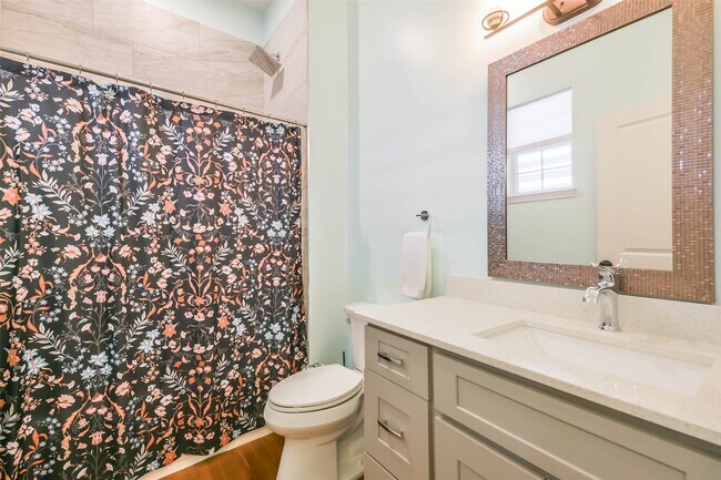 Building Photo - 213 N Hutcheson St