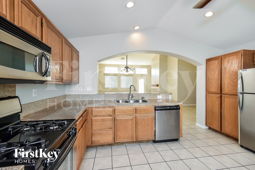 Building Photo - 3909 Linniki St