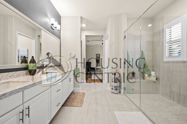 Building Photo - STUNNING Single Story Home with a Resort Style Backyard!
