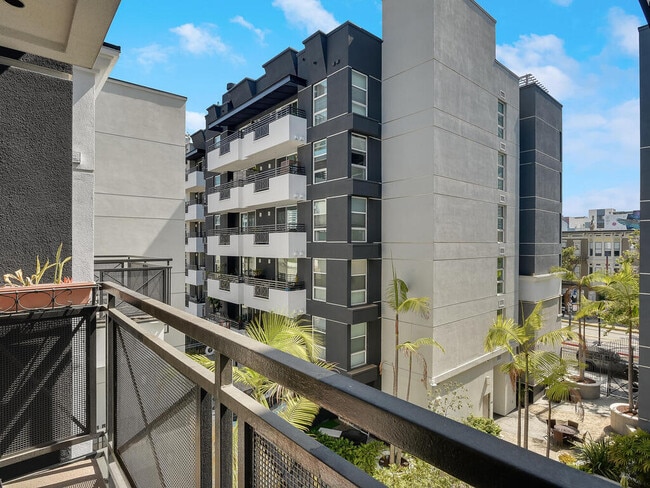 Building Photo - 525 Eleventh Ave