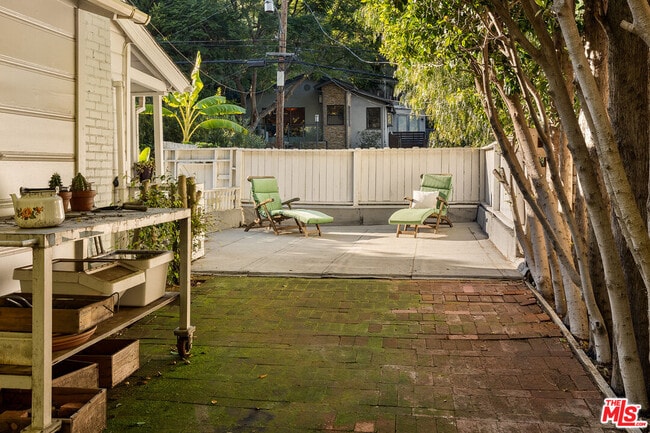 Building Photo - 2146 Stanley Hills Dr