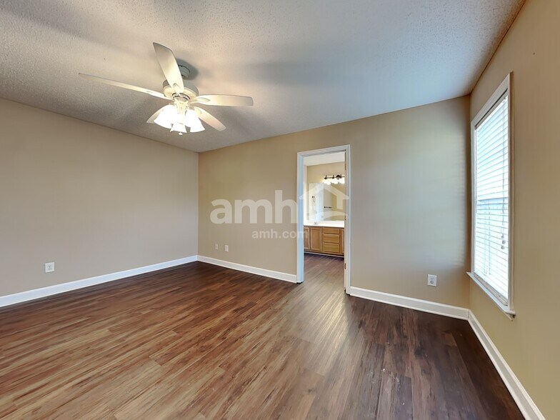 Building Photo - 125 Fiddlers Run Ct