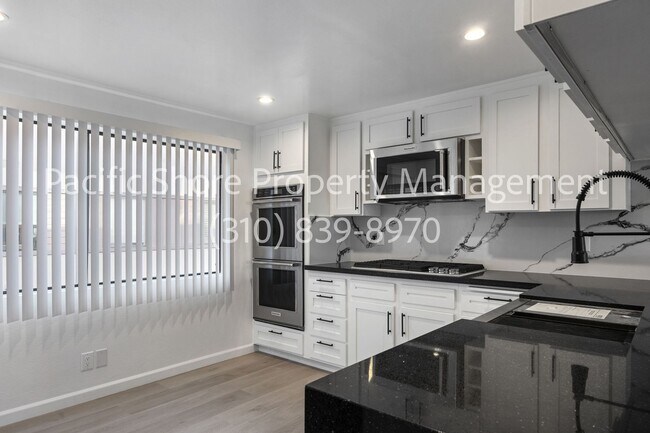 Building Photo - Lush and Lavish Three Bedroom Neatly Tucked Away In The Villa Vallarta Townhouse Community