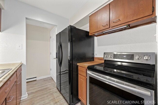 Building Photo - 1S213 Holyoke Ln