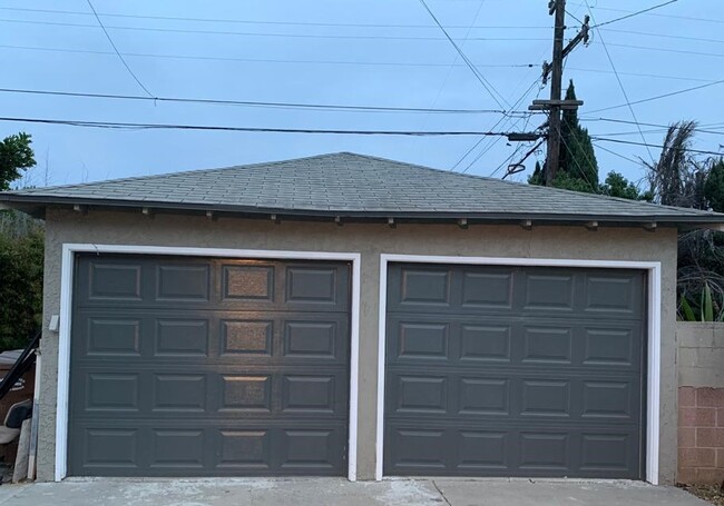 Garage - 10506 Haas Ave