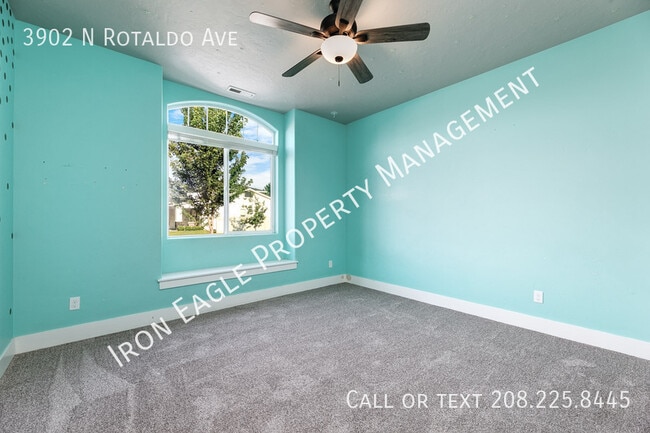 Building Photo - 3902 N Rotaldo Ave