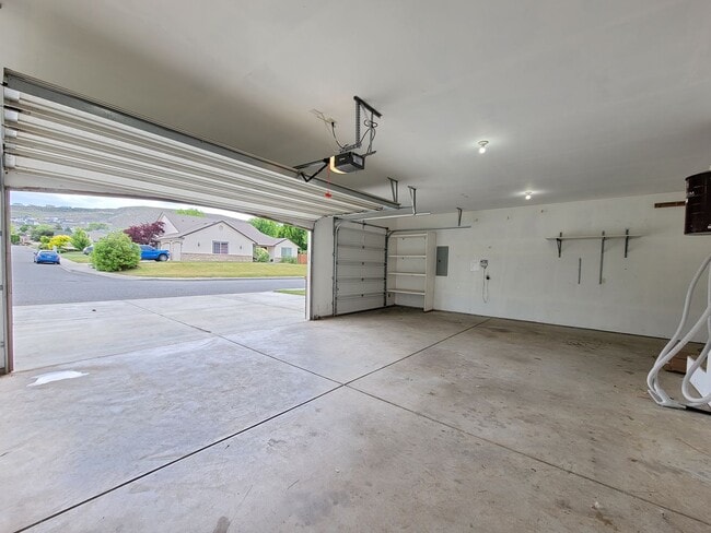 Building Photo - South Richland Rambler for Rent