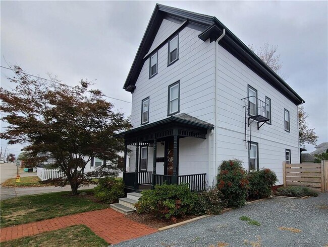 Building Photo - 154 2nd St