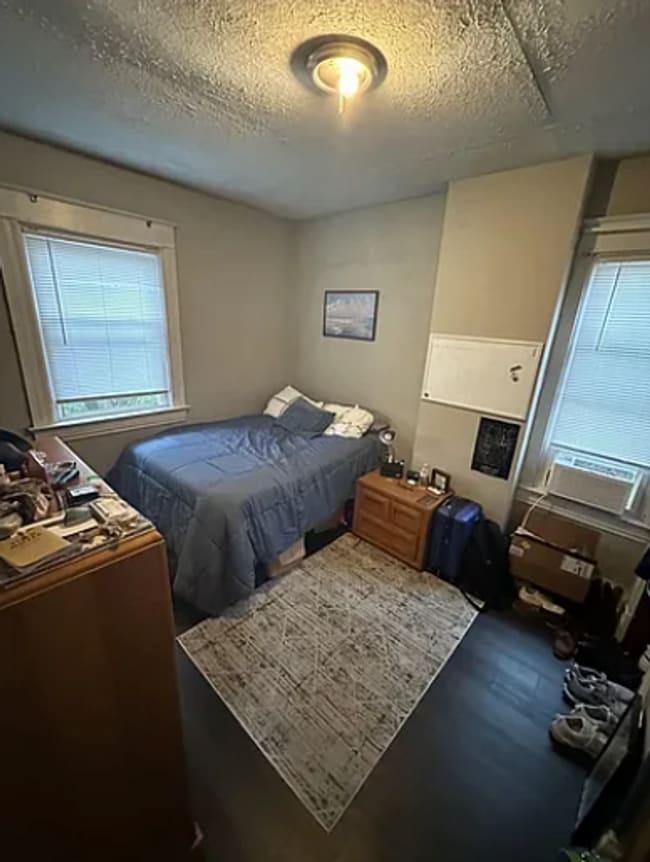 Building Photo - 2345 Victor St