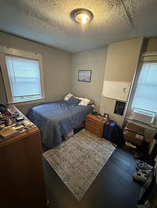 Building Photo - 5 Bedroom House Available Next to UC Campus