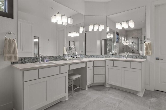 Building Photo - 4720 Rockcliff Rd