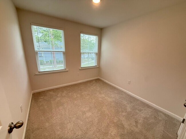 Building Photo - 467 Martins Creek Blvd