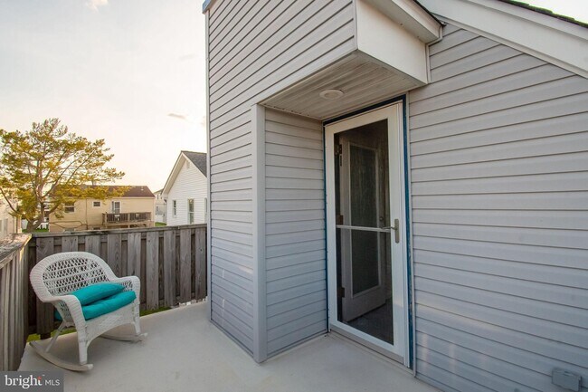 Building Photo - 100 Sheridan Square